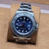 Rolex — esfera azul y bisel plateado