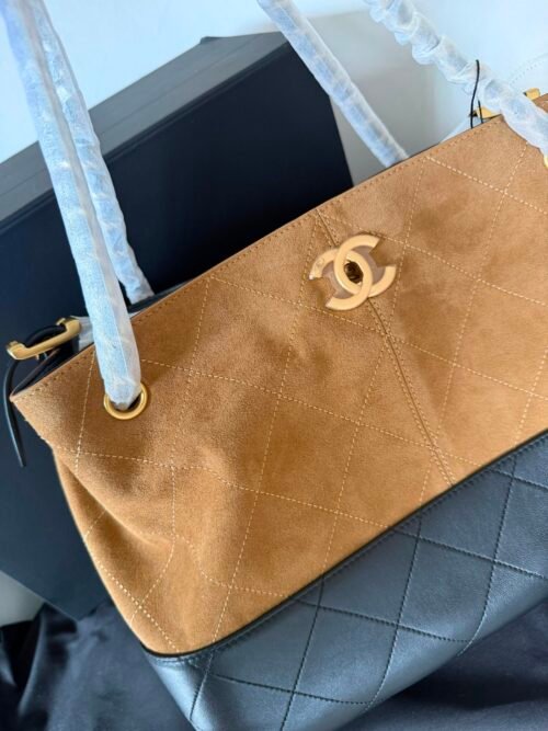 Chanel — Bolso bicolor camel y negro