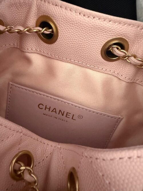 Chanel — Bolso rosa acolchado con cadena