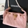 Chanel — Bolso rosa acolchado con cadena