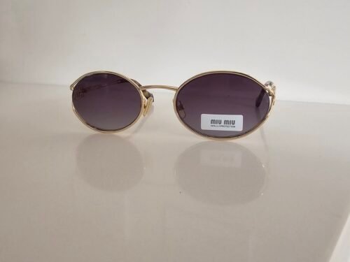 Miu Miu — Gafas ovaladas doradas con lentes violetas