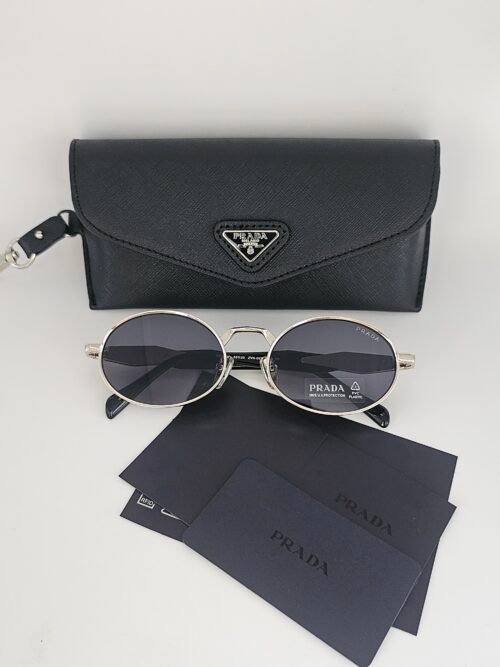 Prada — Gafas ovaladas con lentes violeta oscuro