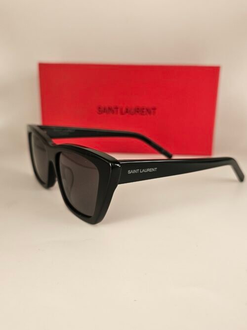 Saint Laurent — Gafas de montura negra y lentes oscuros