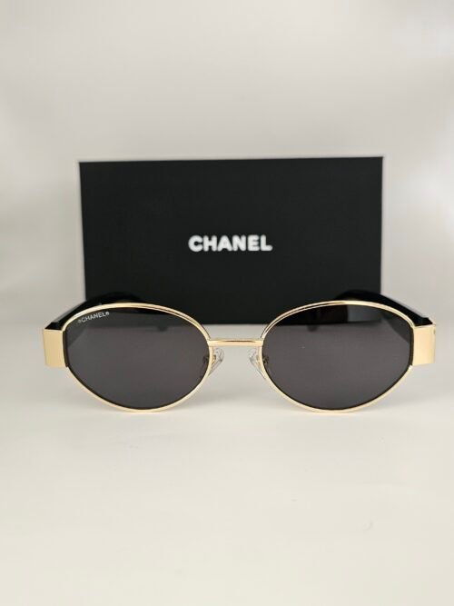 Chanel — Gafas ovaladas negras y doradas