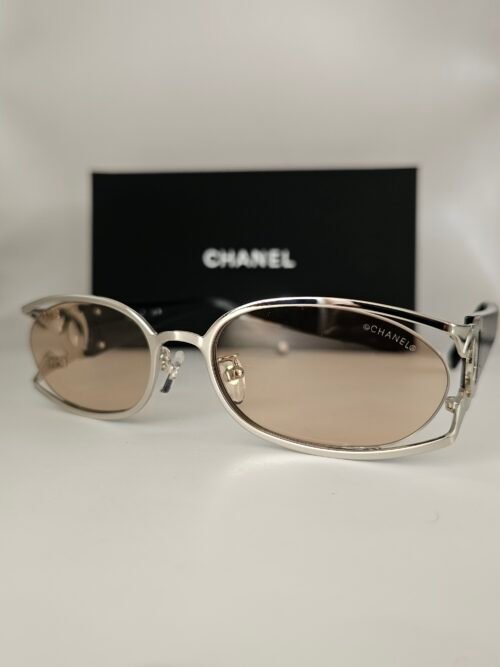 Chanel — Gafas ovaladas plateadas con lentes beige