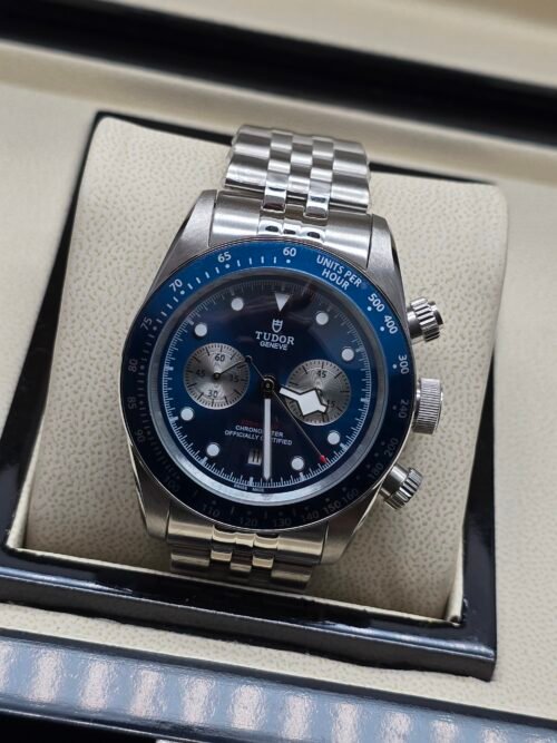 Tudor — bisel azul y esfera azul con dos subesferas
