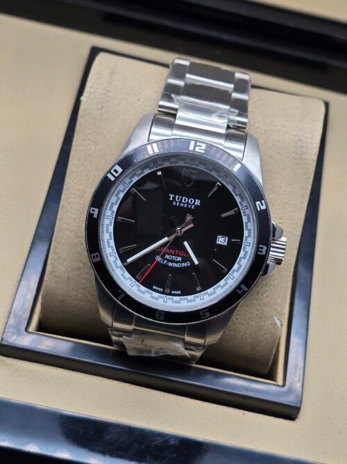 Tudor — esfera negra y bisel negro