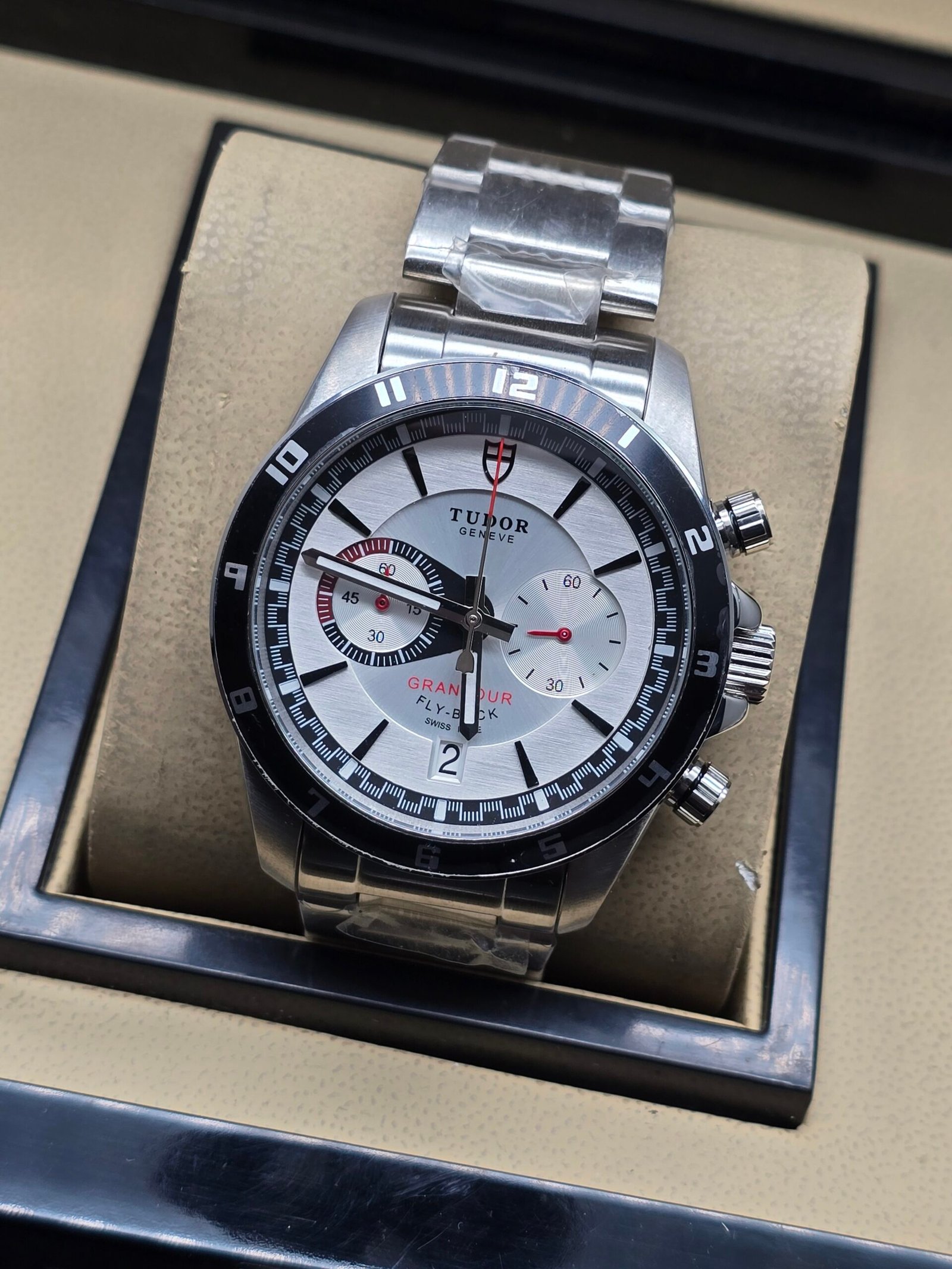 Tudor — esfera blanca con subesferas