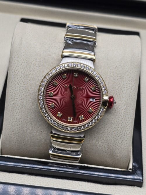 Bvlgari — esfera roja y bisel con detalles brillantes