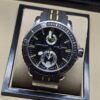 Ulysse Nardin — esfera negra con detalles amarillos y correa negra