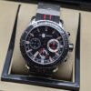 Ulysse Nardin — esfera negra con subesferas rojas y caja plateada