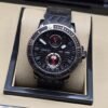 Ulysse Nardin — esfera negra texturizada con índices rojos