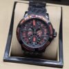Ulysse Nardin — esfera abierta con detalles rojos y correa negra