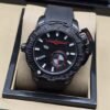 Ulysse Nardin — esfera negra con detalles rojos y caja negra