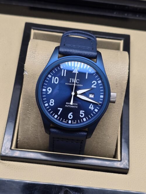 IWC — esfera azul con numeración blanca y correa azul
