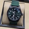 IWC — esfera oscura y correa verde