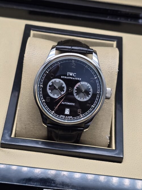 IWC — esfera negra con dos subesferas y correa negra