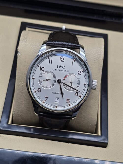 IWC — esfera blanca con dos subesferas y correa negra