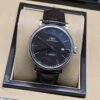 IWC — esfera negra de diseño sencillo y correa negra