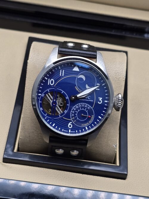 IWC — esfera azul con apertura y correa negra