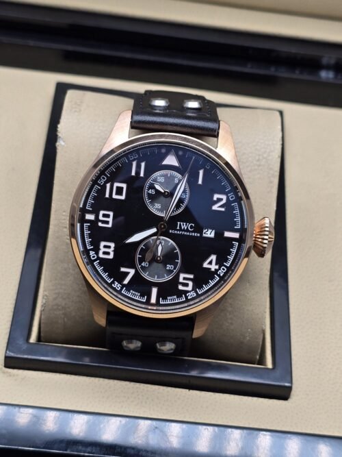 IWC — esfera negra y caja en tono dorado