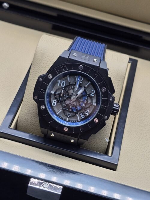 Hublot — esfera abierta azul y caja negra
