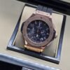 Hublot — esfera oscura con subesferas y caja en tono dorado