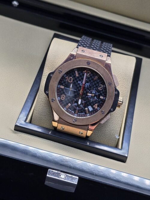 Hublot — esfera oscura con subesferas y caja en tono dorado
