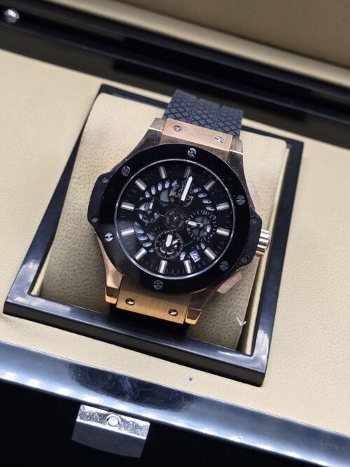Hublot — esfera abierta negra y bisel negro