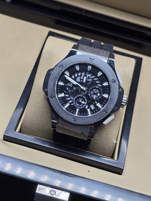 Hublot — esfera negra con subesferas y caja gris