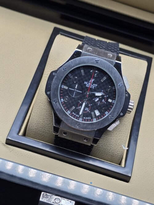 Hublot — esfera oscura con subesferas y correa negra