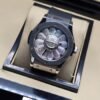 Hublot — esfera con diseño radial brillante y caja gris