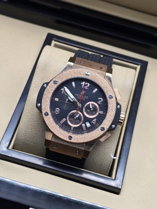 Hublot — esfera negra con tres subesferas y correa negra