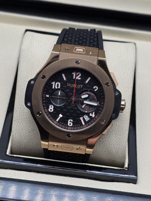 Hublot — esfera negra con apertura y caja en tono dorado