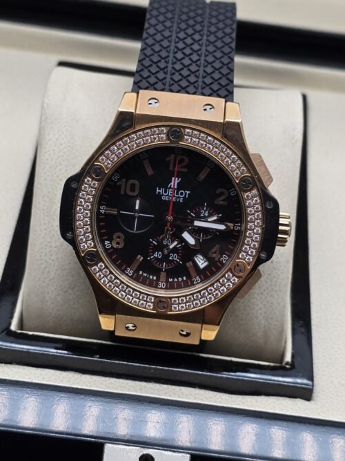 Hublot — esfera negra y bisel con detalles brillantes
