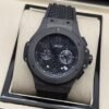 Hublot — esfera gris con subesferas y caja oscura