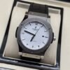 Hublot — esfera blanca sencilla y correa negra