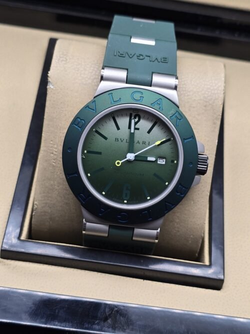 Bvlgari — esfera verde y bisel verde