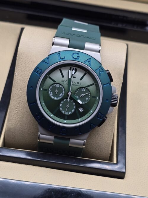 Bvlgari — esfera verde con subesferas y correa verde