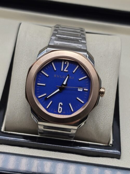 Bvlgari — esfera azul y bisel en tono dorado