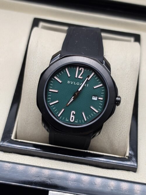 Bvlgari — esfera verde y correa negra