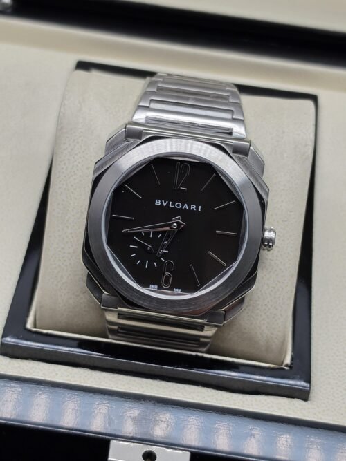 Bvlgari — esfera negra y caja octogonal plateada