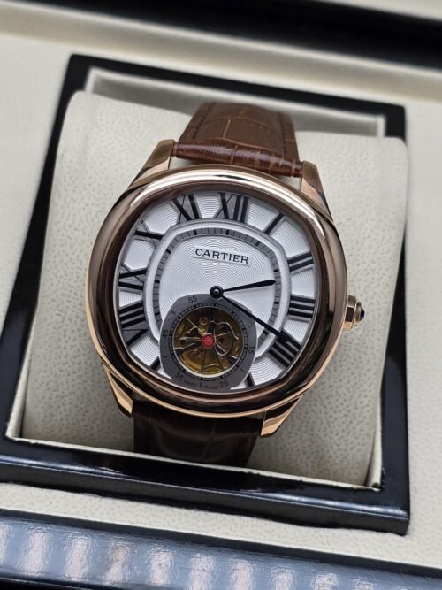Cartier — esfera con apertura y correa marrón