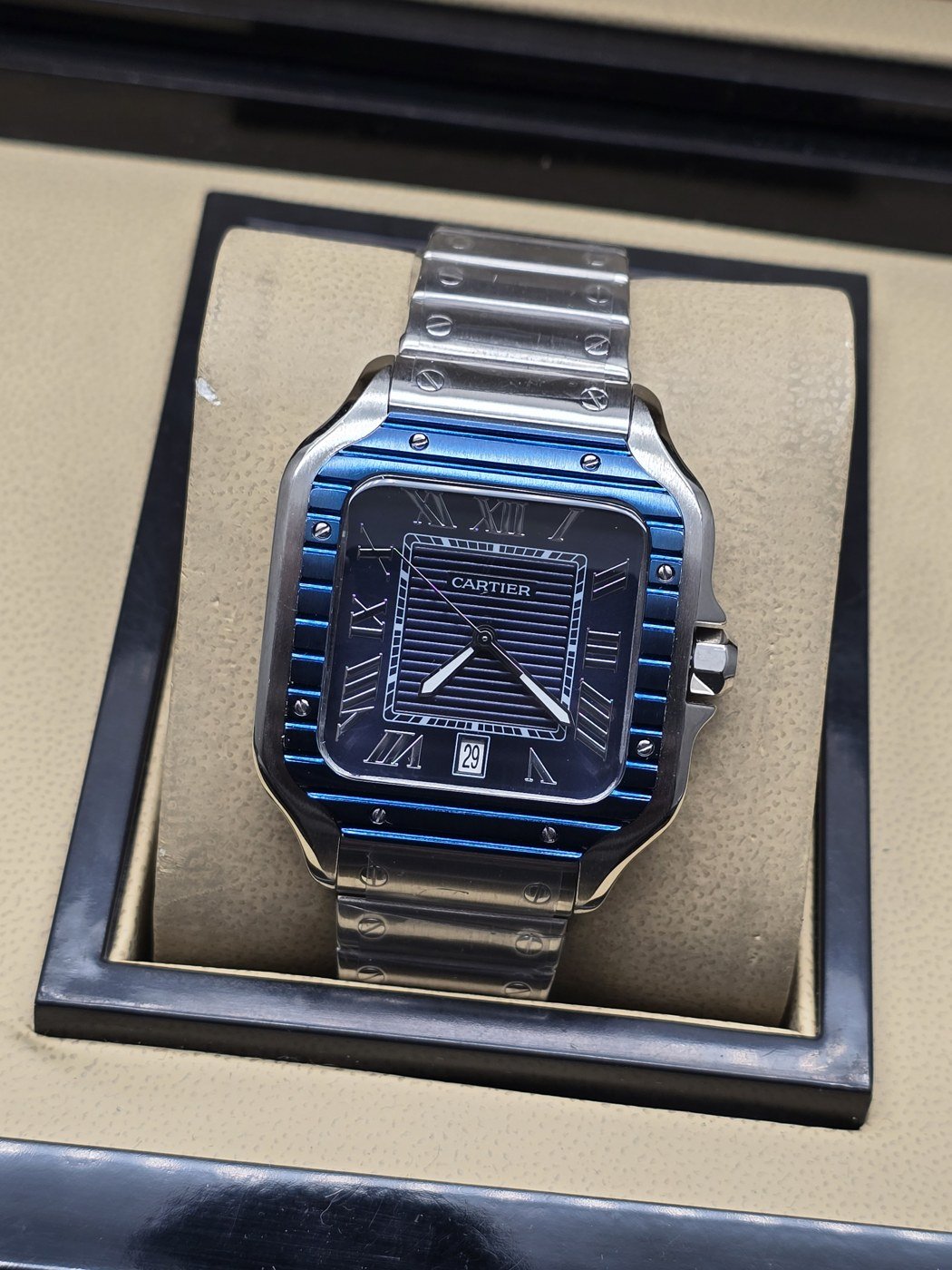 Cartier — esfera azul cuadrada y bisel azul