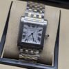 Cartier — esfera blanca rectangular y brazalete bicolor dorado