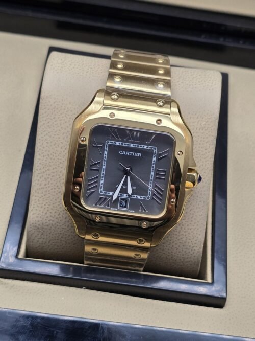 Cartier — esfera azul cuadrada y brazalete en tono dorado