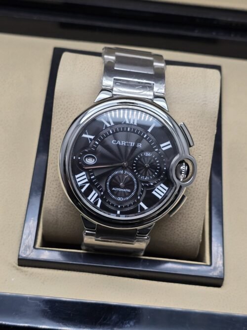Cartier — esfera negra redonda con subesferas y brazalete plateado