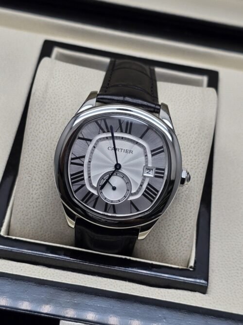 Cartier — esfera blanca redonda y correa negra