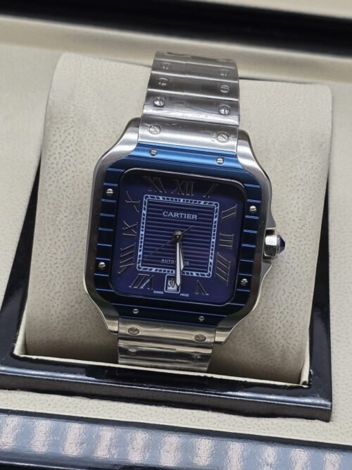 Cartier — esfera azul texturizada y bisel azul