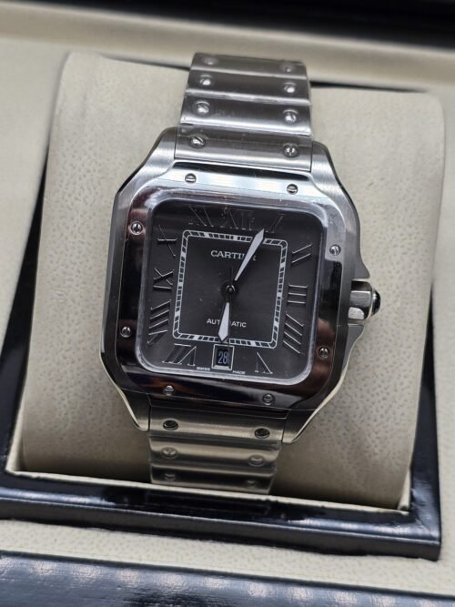 Cartier — esfera gris cuadrada y brazalete plateado